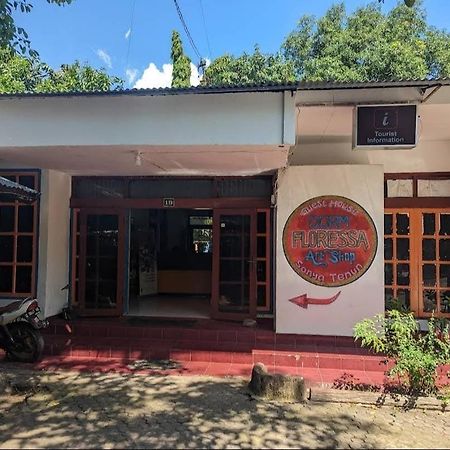 Guest House Dorm Floressa 마우메레 외부 사진
