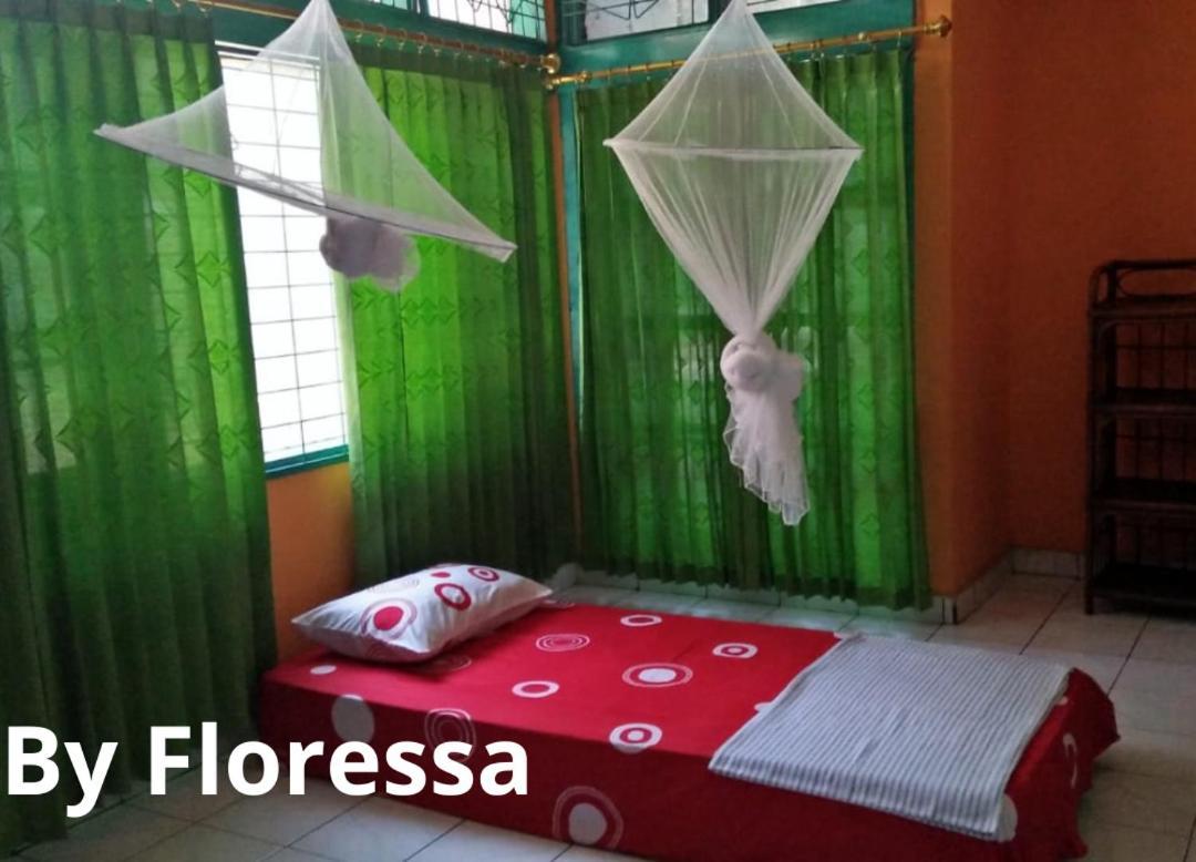 Guest House Dorm Floressa 마우메레 외부 사진